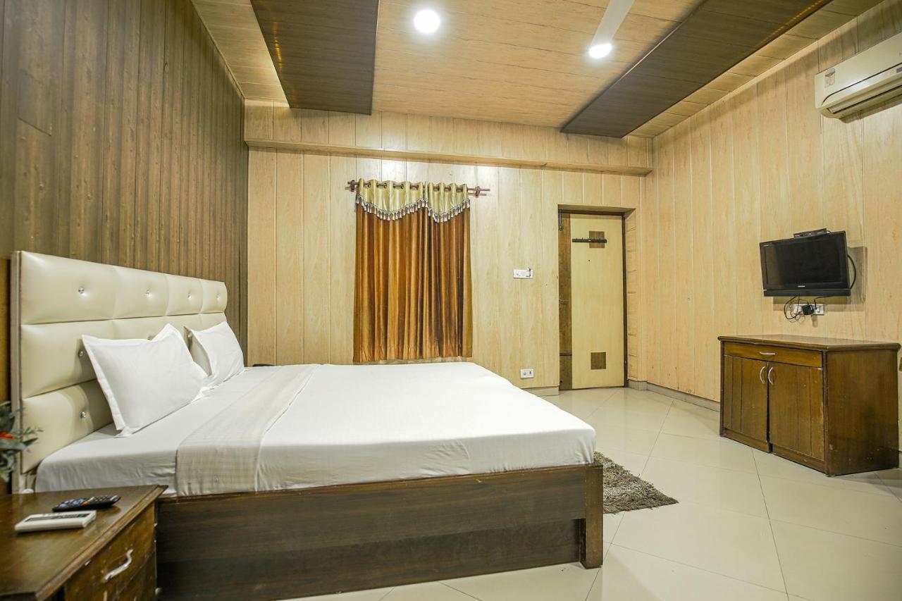Hotel Hk Continental Amritsar Exteriör bild