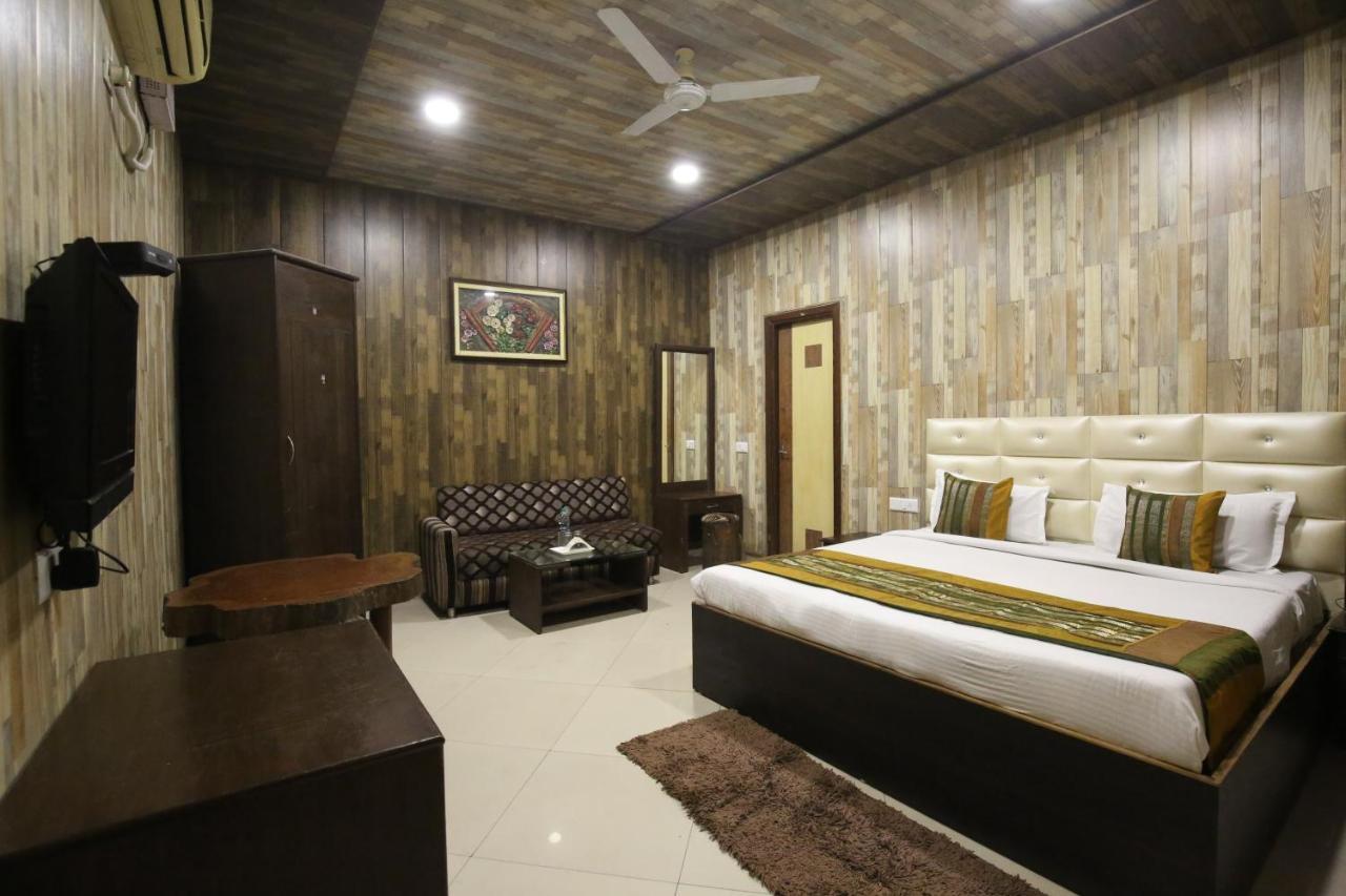 Hotel Hk Continental Amritsar Exteriör bild