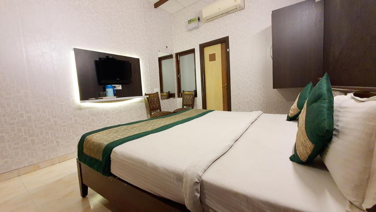 Hotel Hk Continental Amritsar Exteriör bild