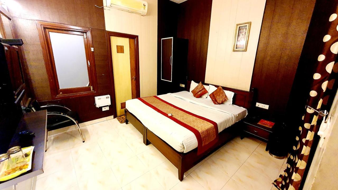 Hotel Hk Continental Amritsar Exteriör bild