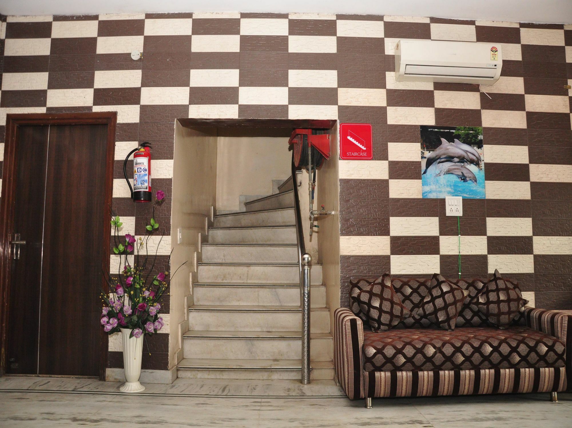 Hotel Hk Continental Amritsar Exteriör bild