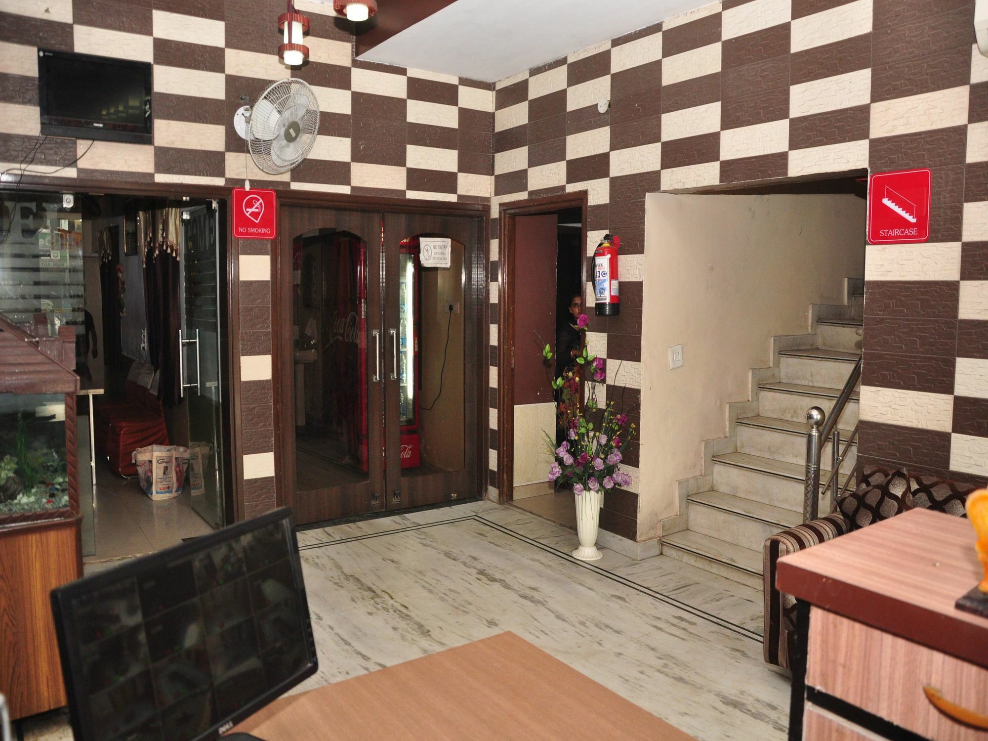 Hotel Hk Continental Amritsar Exteriör bild